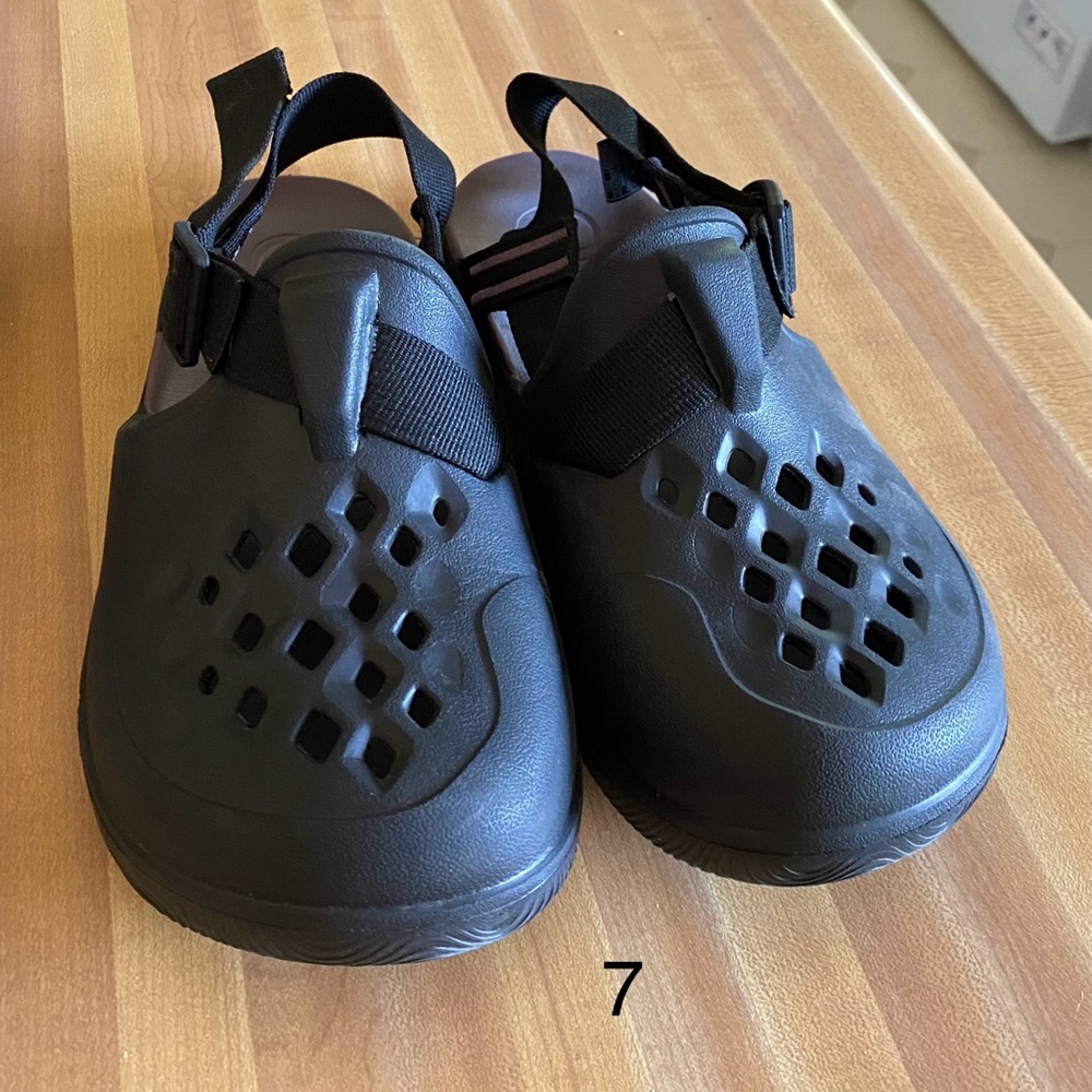 CROCS Black Sandals with Ventilation and Pivoting Heel Strap